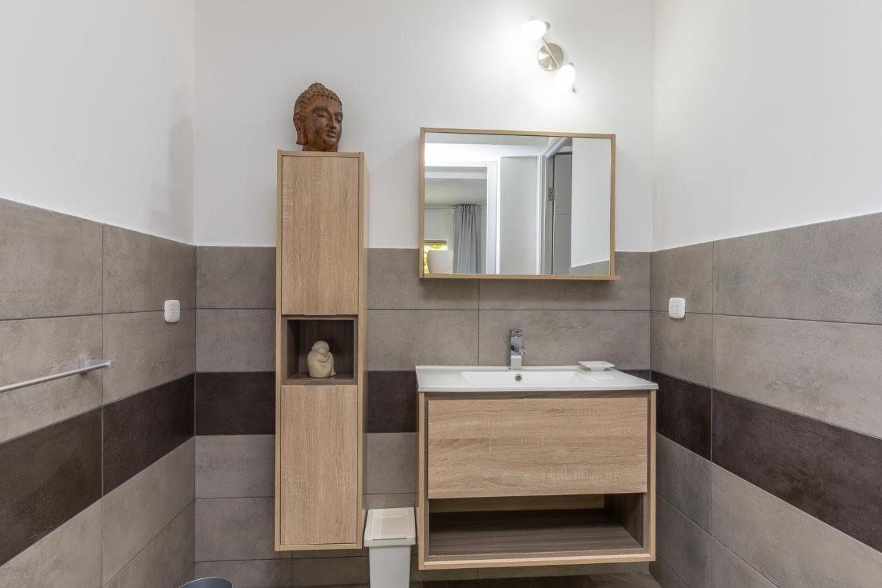 La Maison Blanche Apartment *
